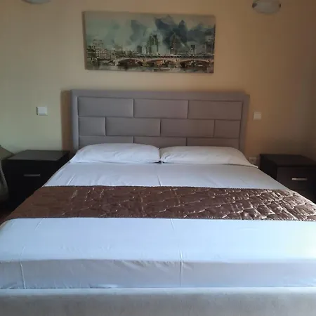 Apartahotel Avanda *